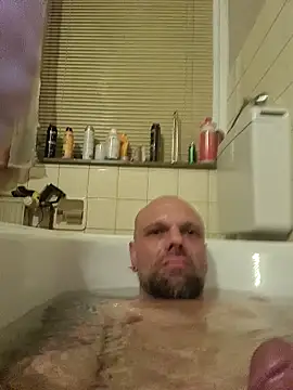 Snapshot of Ladyshaker82 chatting on 16, 4, 2026 Ladyshaker82 online show from 16, 4, 2026