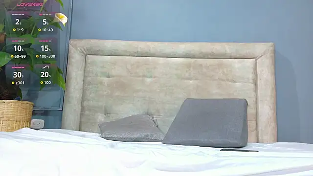 Snapshot of nicol_snow chatting on 5, 2, 2026 nicol snow online show from 5, 2, 2026