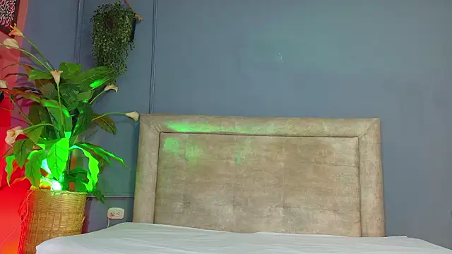 Snapshot of nicol_snow chatting on 8, 3, 2026 nicol snow online show from 8, 3, 2026