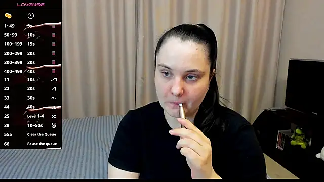 Snapshot of AlanaBrox chatting on 9, 4, 2026 AlanaBrox online show from 9, 4, 2026