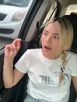 Snapshot of Sarita-candy chatting on 4, 1, 2025 Sarita-candy online show from 4, 1, 2025