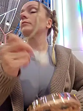 Snapshot of Bondgirl_013 chatting on 21, 12, 2025 Bondgirl 013 online show from 21, 12, 2025