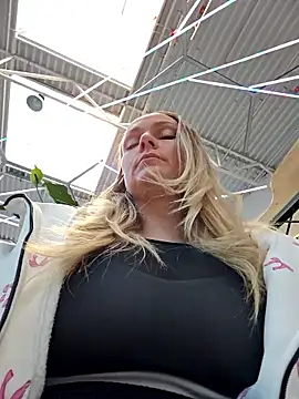 Snapshot of Bondgirl_013 chatting on 14, 1, 2026 Bondgirl 013 online show from 14, 1, 2026