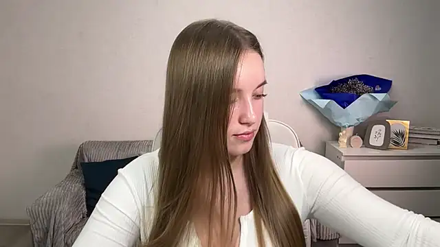 EvaMaddison online show from 15, 10, 2025