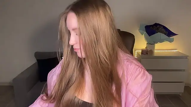 Snapshot of EvaMaddison chatting on 10, 7, 2026 EvaMaddison online show from 10, 7, 2026