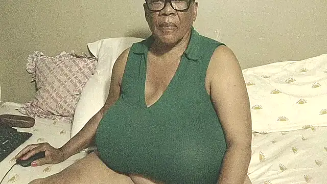 Snapshot of DairyQueen2 chatting on 29, 3, 2026 DairyQueen2 online show from 29, 3, 2026