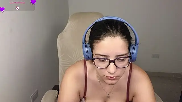 Snapshot of blue__moon_ chatting on 10, 1, 2026 blue moon online show from 10, 1, 2026