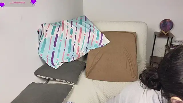 Snapshot of blue__moon_ chatting on 4, 2, 2026 blue moon online show from 4, 2, 2026