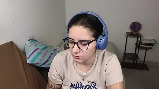 Snapshot of blue__moon_ chatting on 19, 2, 2026 blue moon online show from 19, 2, 2026