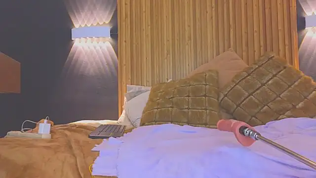 Snapshot of samantha_bss chatting on 1, 2, 2025 samantha bss online show from 1, 2, 2025