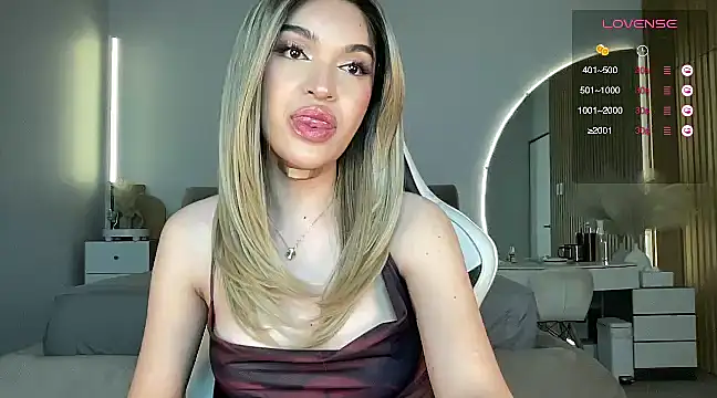 Snapshot of Rogueblaze chatting on 7, 2, 2025 Rogueblaze online show from 7, 2, 2025