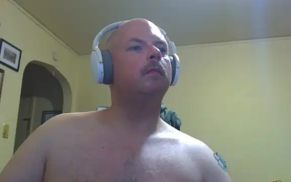 Snapshot of fuckmechuck chatting on 13, 9, 2025 fuckmechuck online show from 13, 9, 2025