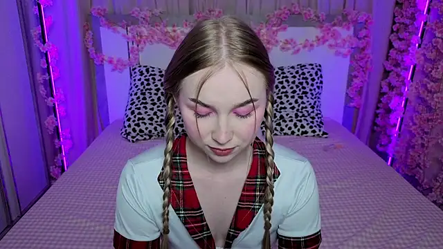 Snapshot of LilyStarlight chatting on 13, 4, 2026 LilyStarlight online show from 13, 4, 2026