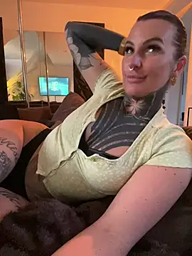 Snapshot of InkedBiitch chatting on 17, 4, 2026 InkedBiitch online show from 17, 4, 2026