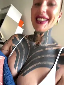 Snapshot of InkedBiitch chatting on 27, 4, 2026 InkedBiitch online show from 27, 4, 2026