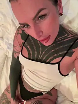 Snapshot of InkedBiitch chatting on 2, 5, 2026 InkedBiitch online show from 2, 5, 2026