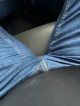 Snapshot of Cezar993 chatting on 5, 1, 2025 Cezar993 online show from 5, 1, 2025