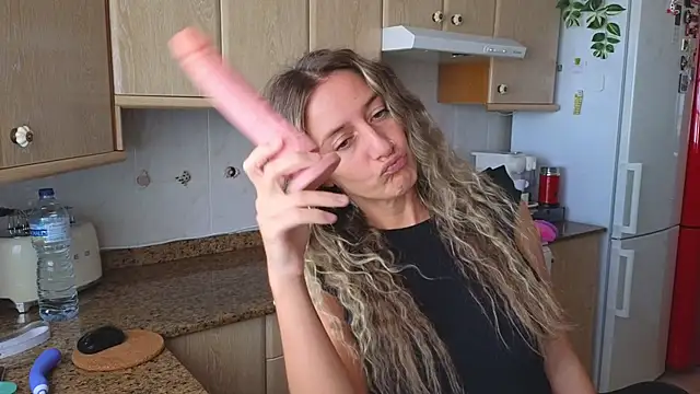 Snapshot of Lunamix chatting on 18, 12, 2024 Lunamix online show from 18, 12, 2024