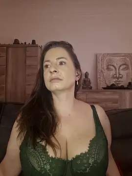 cristalines online show from 10, 11, 2025