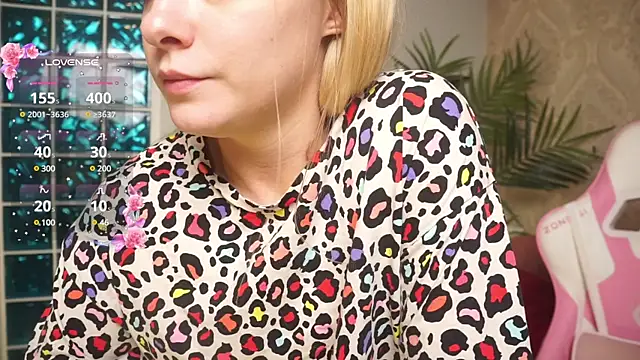 Snapshot of 01_lili_01 chatting on 7, 12, 2024 01 lili 01 online show from 7, 12, 2024