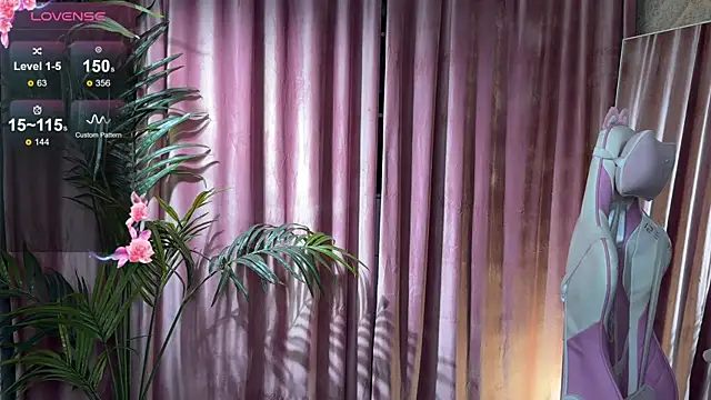 Snapshot of 01_lili_01 chatting on 8, 11, 2025 01 lili 01 online show from 8, 11, 2025