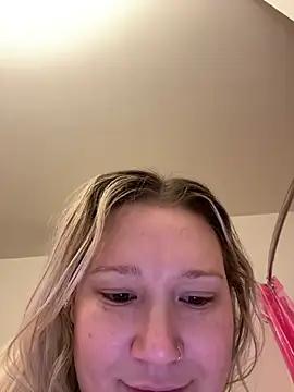 Snapshot of PiggyRose chatting on 5, 1, 2026 PiggyRose online show from 5, 1, 2026