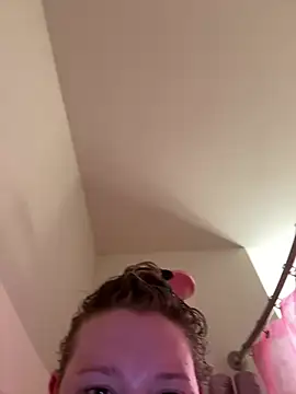 Snapshot of PiggyRose chatting on 4, 2, 2026 PiggyRose online show from 4, 2, 2026