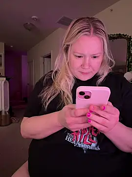 Snapshot of PiggyRose chatting on 10, 2, 2026 PiggyRose online show from 10, 2, 2026