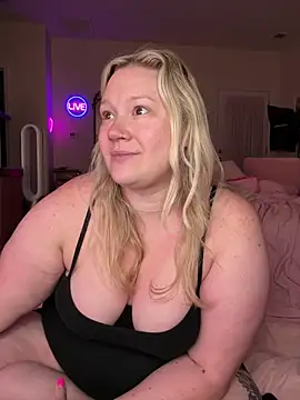 Snapshot of PiggyRose chatting on 2, 5, 2026 PiggyRose online show from 2, 5, 2026