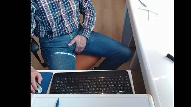 Snapshot of dutchpornking chatting on 2, 2, 2025 dutchpornking online show from 2, 2, 2025