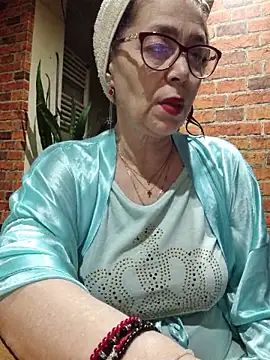 Snapshot of Chriss_Tinaa chatting on 4, 4, 2026 Chriss Tinaa online show from 4, 4, 2026