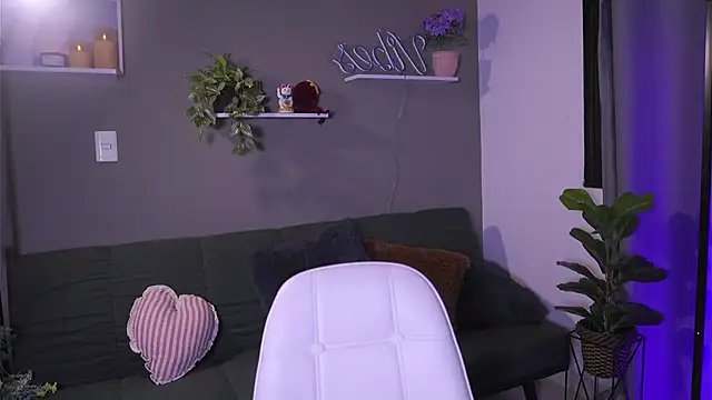 Snapshot of HannahEvanss chatting on 13, 10, 2025 HannahEvanss online show from 13, 10, 2025