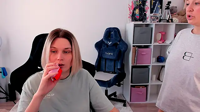 Snapshot of hotblonds chatting on 13, 3, 2026 hotblonds online show from 13, 3, 2026