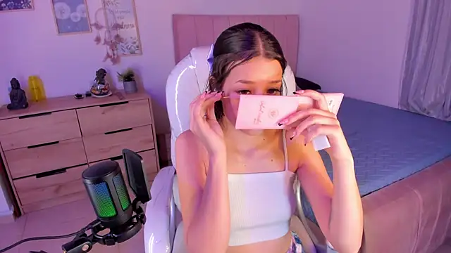 Amaia Daniells online show from 12, 3, 2025