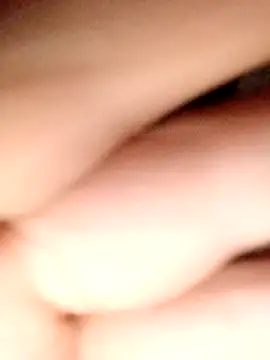 Snapshot of Annerae chatting on 5, 4, 2026 Annerae online show from 5, 4, 2026