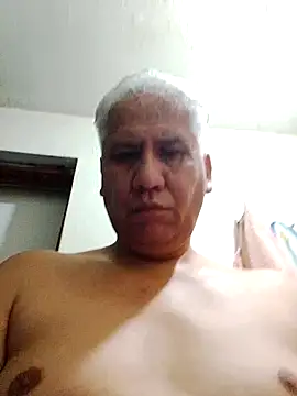 Snapshot of Momlover2022 chatting on 24, 5, 2026 Momlover2022 online show from 24, 5, 2026