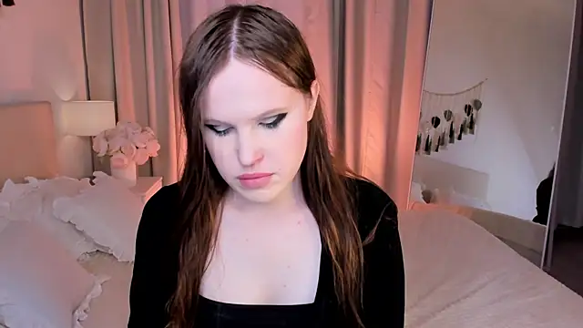 Snapshot of EffieMinki chatting on 18, 6, 2026 EffieMinki online show from 18, 6, 2026