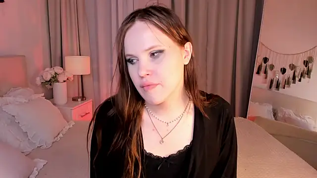Snapshot of EffieMinki chatting on 2, 7, 2026 EffieMinki online show from 2, 7, 2026