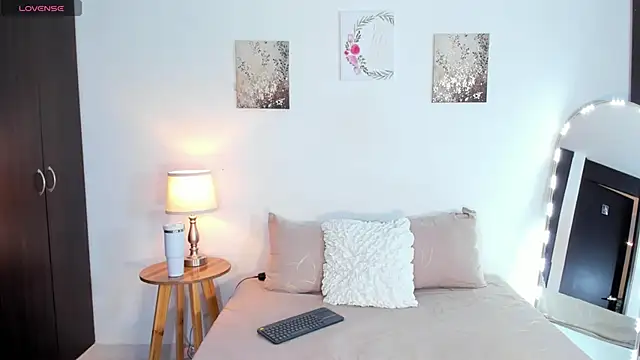 Snapshot of SarahCinnamon- chatting on 13, 1, 2026 SarahCinnamon- online show from 13, 1, 2026