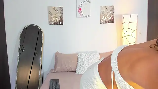 Snapshot of SarahCinnamon- chatting on 2, 3, 2026 SarahCinnamon- online show from 2, 3, 2026