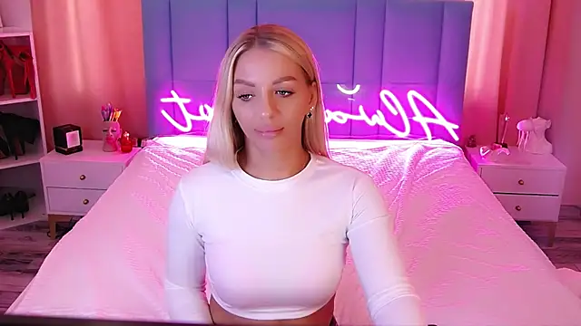 Snapshot of AllwaysHotJ chatting on 8, 1, 2025 AllwaysHotJ online show from 8, 1, 2025