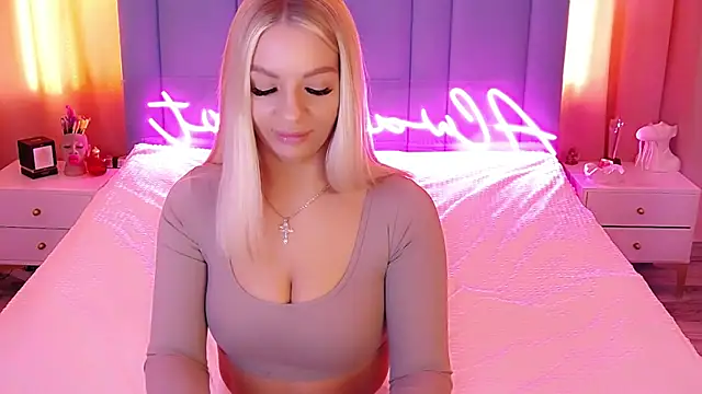 Snapshot of AllwaysHotJ chatting on 8, 2, 2025 AllwaysHotJ online show from 8, 2, 2025