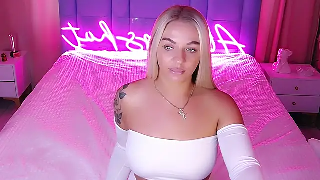 Snapshot of AllwaysHotJ chatting on 28, 10, 2025 AllwaysHotJ online show from 28, 10, 2025