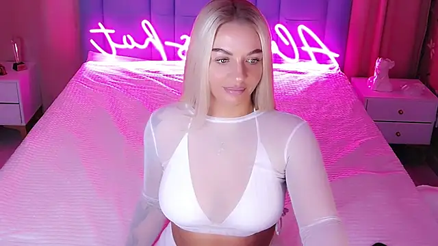 Snapshot of AllwaysHotJ chatting on 3, 11, 2025 AllwaysHotJ online show from 3, 11, 2025