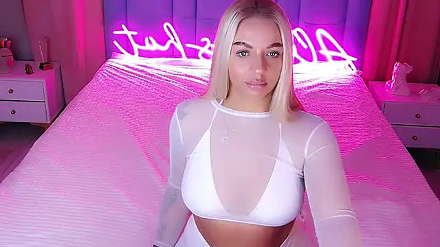 Snapshot of AllwaysHotJ chatting on 4, 11, 2025 AllwaysHotJ online show from 4, 11, 2025