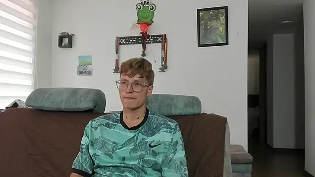 Snapshot of A_sexy_couple__ chatting on 19, 9, 2025 A sexy couple   online show from 19, 9, 2025