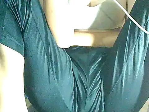 Snapshot of PinaySkinnyGirl chatting on 19, 11, 2025 PinaySkinnyGirl online show from 19, 11, 2025