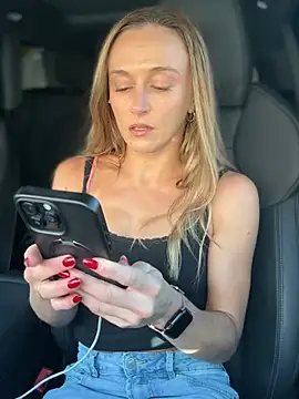 Snapshot of lunagirl13 chatting on 6, 7, 2026 lunagirl13 online show from 6, 7, 2026
