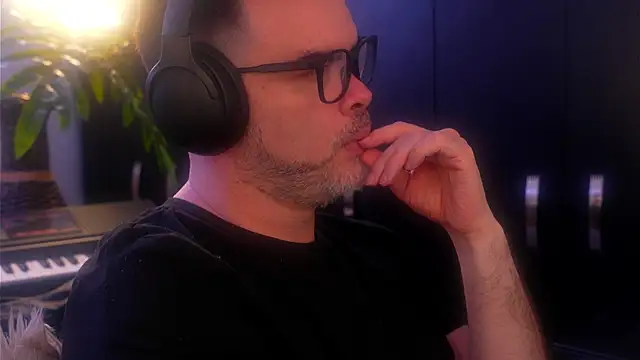 Snapshot of Sanders_White chatting on 13, 9, 2025 Sanders White online show from 13, 9, 2025