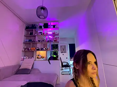 Snapshot of _alleyesonme_ chatting on 6, 11, 2025 alleyesonme online show from 6, 11, 2025